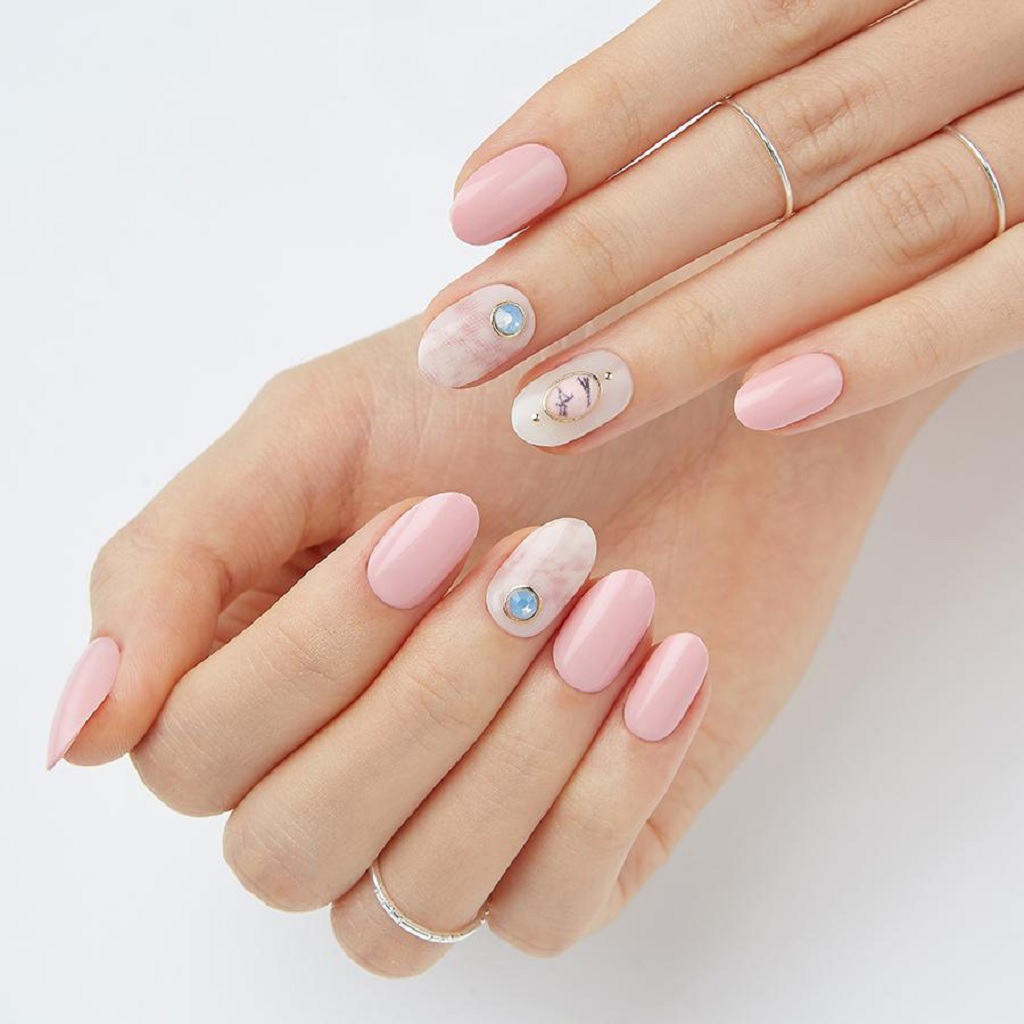 Some Acrylic Nail Tips Worth Trying